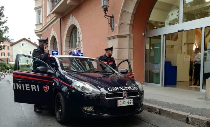 Merano: tentano di rapinare un dipendente di un panificio della zona. Arrestati dai Carabinieri un 24enne e un 25enne