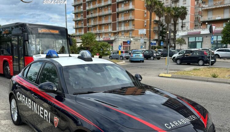 Siracusa: 26enne seminudo per strada, arrestato per detenzione di sostanze stupefacenti e resistenza