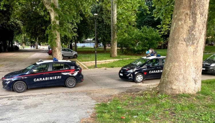 Bologna, arrestati due tunisini: tentata rapina al Parco della Montagnola