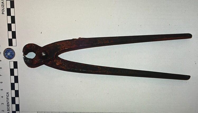 Como: sfonda la porta di ingresso di un ristorante del centro per rubare il registratore di cassa, arrestato dalla Polizia di Stato.