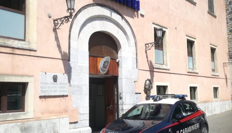 Giardini Naxos: un 38enne dipendente di una struttura alberghiera ha abusato sessualmente di due giovani colleghi. Arrestato