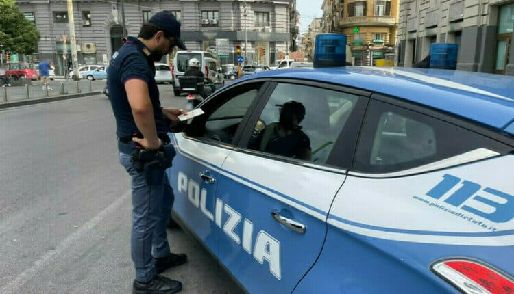 Controlli della Polizia di Stato nei quartieri di San Giovanni e Barra, identificate 110 persone.