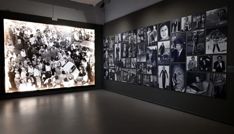 Cent'anni di Mike Bongiorno: a Milano inaugurata la mostra che celebra l'icona della televisione italiana