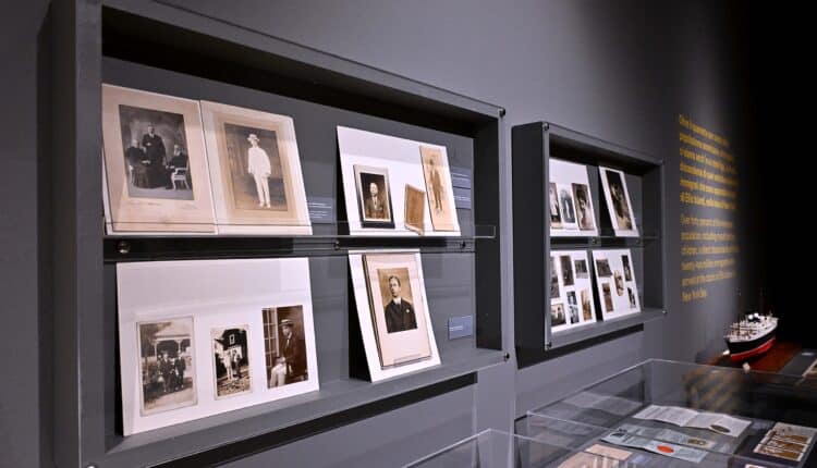 Cent'anni di Mike Bongiorno: a Milano inaugurata la mostra che celebra l'icona della televisione italiana