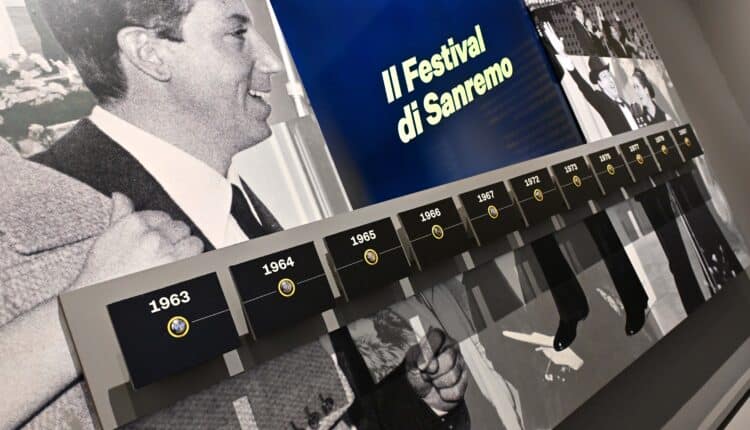 Cent'anni di Mike Bongiorno: a Milano inaugurata la mostra che celebra l'icona della televisione italiana