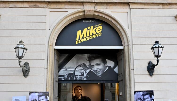 Cent'anni di Mike Bongiorno: a Milano inaugurata la mostra che celebra l'icona della televisione italiana