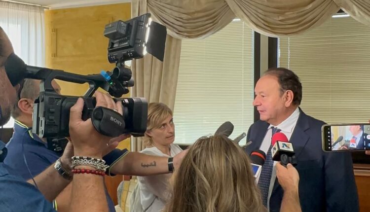 Napoli: firmato il protocollo d'intesa per la tutela dei minori nell'uso delle tecnologie digitali e dei social media