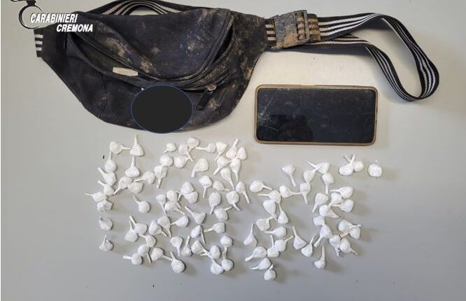 Soncino, Cremona: 22enne alla guida trovato in possesso di 94 dosi di cocaina