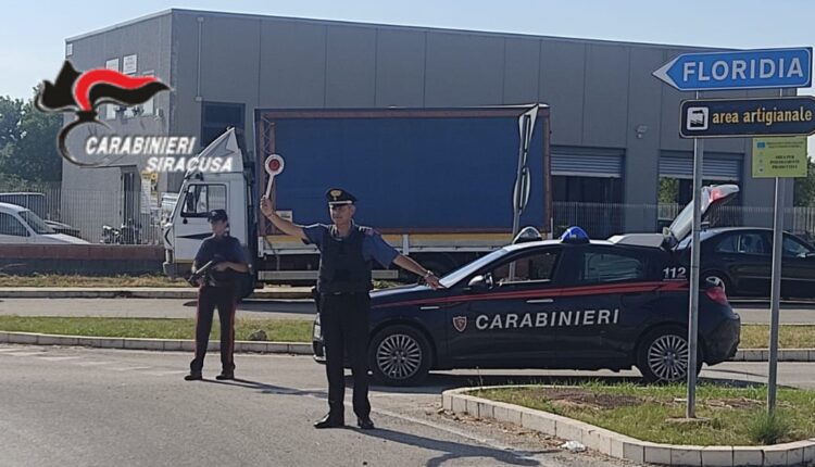 Floridia: si libera dal braccialetto elettronico e si rende irreperibile. 31enne rintracciato e arrestato e condotto in carcere