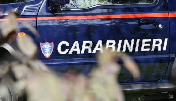 Fondi: salvataggio in mare di una donna da parte di un militare dell’Arma dei Carabinieri.