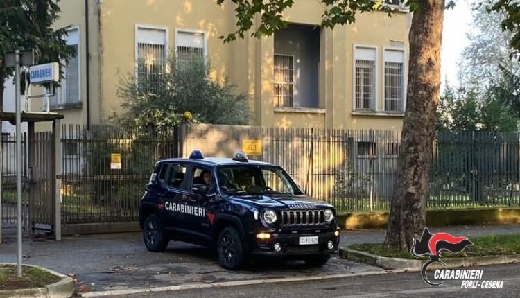 Forlì: molesta i passanti poi, in stato di ebbrezza, oppone una violenta resistenza ai Carabinieri che riescono ad arrestarlo
