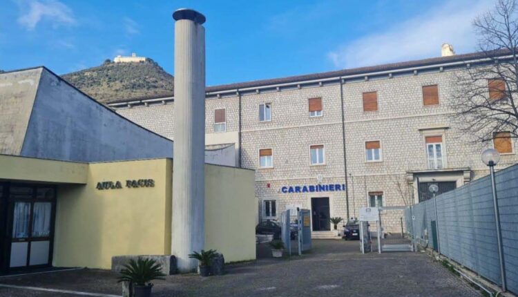 Cassino: aggrediscono e rapinano un anziano signore di 71anni sottraendogli il borsello. Arrestati un 33enne e un 26enne