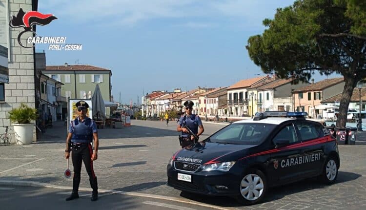 Cesenatico: arrestati due uomini, uno di 45 anni e l'altro di 20, per atti persecutori e lesioni personali, violenza privata e resistenza a Pubblico Ufficiale