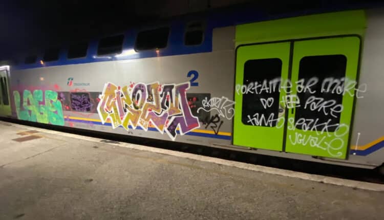 Roma: imbrattano un convoglio in sosta con delle bombolette spray, identificata una ragazza. I servizi di prevenzione della Polfer