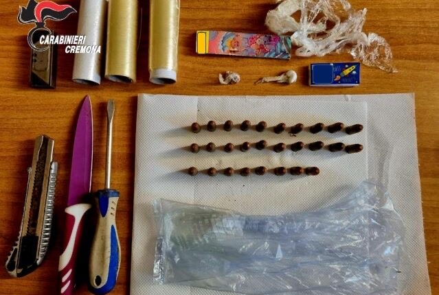 Cappella Cantone: tra i campi di mais i Carabinieri trovano sostanze stupefacenti, coltelli e proiettili. É stato tutto sequestrato, continuano gli accertamenti