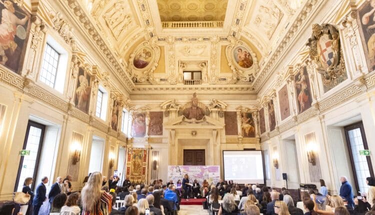 Milano: a Palazzo Marino sono stati consegnati i "Chi è chi Fashion Community Awards" ormai un riferimento per chi opera nel settore della moda5