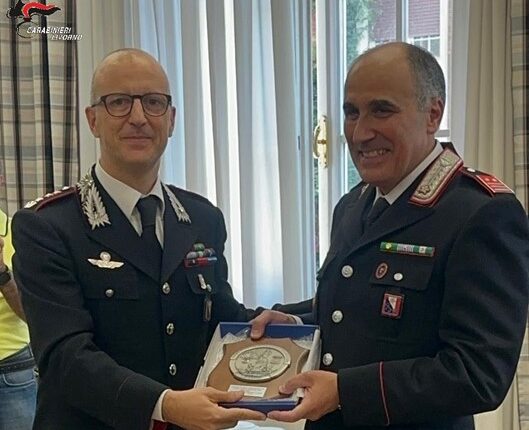 Livorno: il Luogotenente Carica Speciale Renato Bonomi lascia il servizio attivo dopo oltre quarant'anni