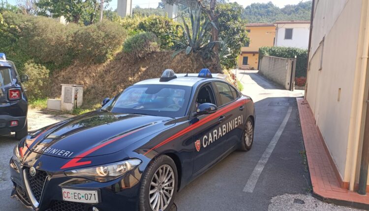 Lucca: nasconde la droga nella "Gazzella" dei Carabinieri, scoperto e viene arrestato.