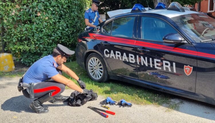 Lugo: controlli antisciacallaggio nel Lughese, una persona arrestata, due denunciate e due veicoli sequestrati.