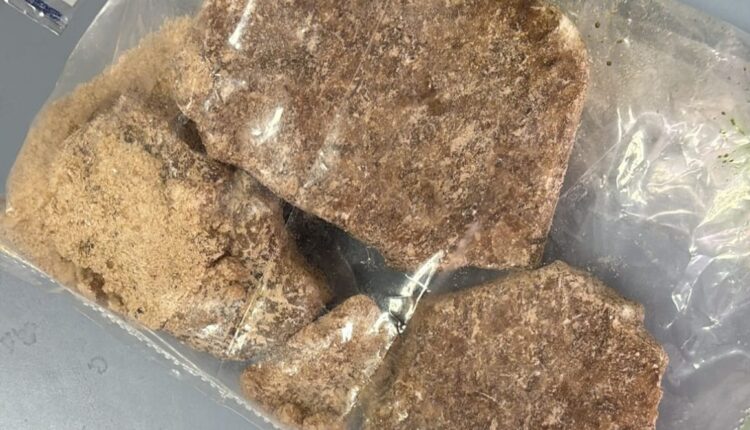 Napoli: detengono circa mezzo kg di MDMA e tentano di confonderla con comuni sali da bagno, due arresti della Polizia di Stato.