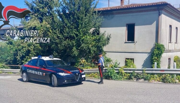 Piacenza: controlli dei carabinieri nei casolari in sei li occupavano illegalmente, denunciati.