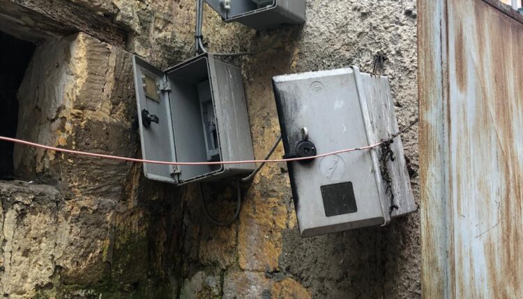 Sant'Antimo: Scoperti 10 appartamenti abusivi collegati illegalmente alla rete elettrica