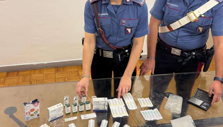 Torre del Greco, imprenditore e commesso arrestati per droga e anabolizzanti