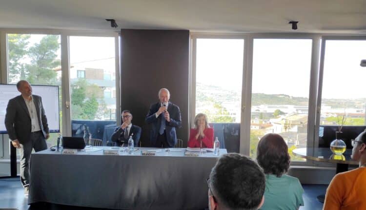 La Regione Marche, insieme a SVEM, hanno lanciato il bando per la transizione digitale e green delle piccole e medie imprese turistiche