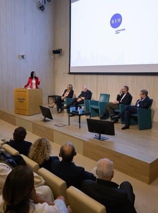 Milano: alla Rettrice eletta dell'Università Statale Marina Brambilla il premio Alumno dell'anno 2023-2024, riconoscimento all'eccellenza accademica IULM