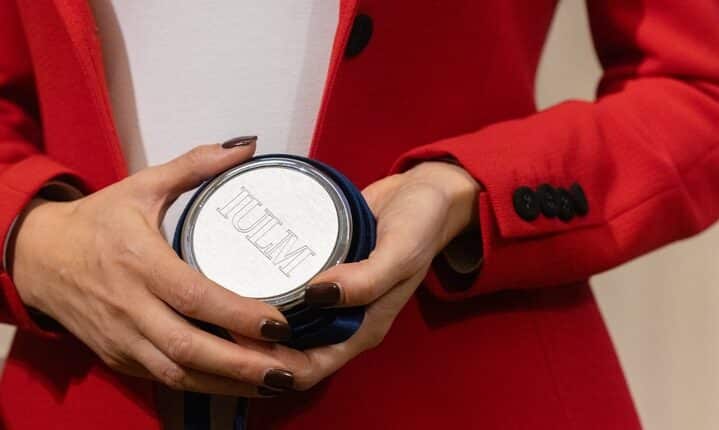 Milano: alla Rettrice eletta dell'Università Statale Marina Brambilla il premio Alumno dell'anno 2023-2024, riconoscimento all'eccellenza accademica IULM