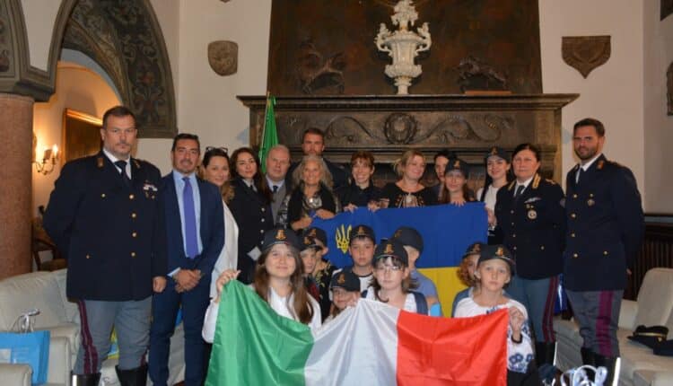 Merano: Polizia di Stato ospita orfani e vedove di poliziotti ucraini caduti sul fronte del Donbass