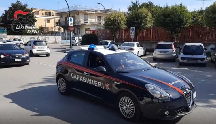 Afragola: tentata rapina e lesioni personali, due arresti e tre denunce dai Carabinieri