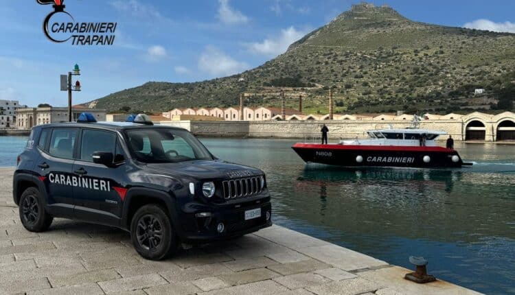 Favignana: arrestato il ladro che aveva compiuto un furto in un abitazione e sei in vari stabilimenti balneari. Rintracciato sulla banchina del porto mentre attendeva di imbarcarsi su un aliscafo