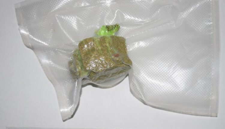 Lecce: arresti domiciliari per un uomo di 72 anni trovato in possesso di 100 grammi di eroina