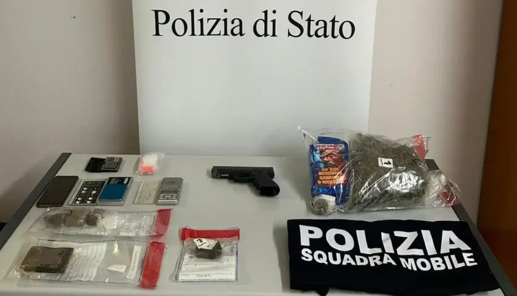 Mantova: Trovato in possesso di un'arma detenuta illegalmente e di hashish e marijuana, arrestato 49enne