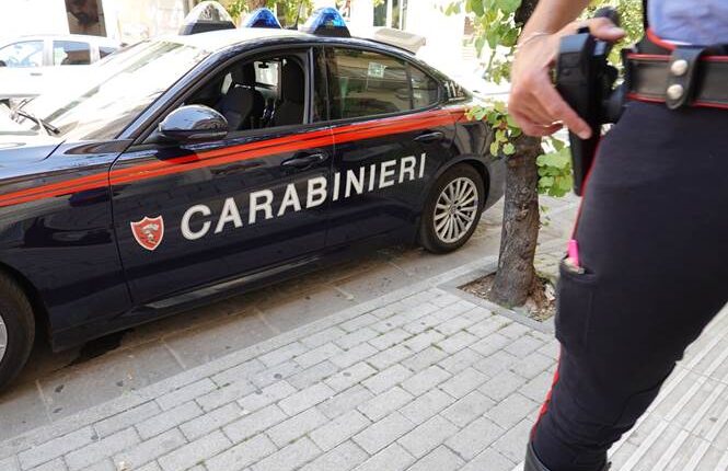 Piedimonte Matese: durante una lite un uomo di 42 anni prima minaccia i Carabinieri e ne aggredisce uno, poi si da fuoco. I Vigili del Fuoco evitano il peggio