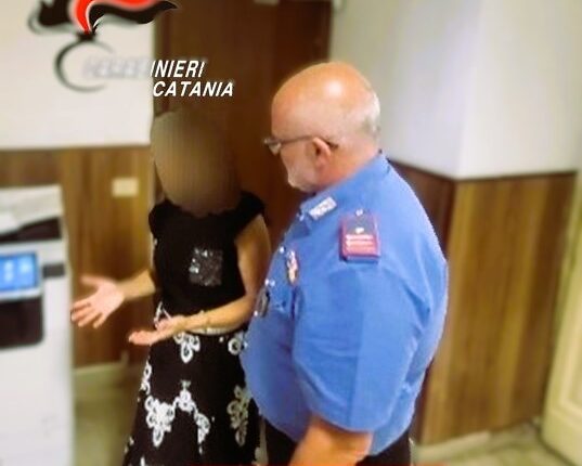 Gravina di Catania: pretende soldi dalla nonna e la minaccia, 21enne arrestato dai Carabinieri