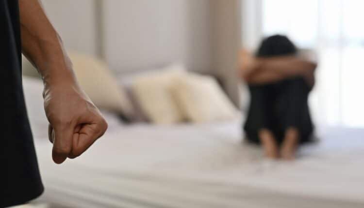 Roma, maltrattamenti in famiglia: arrestato in flagranza un 32enne e notificato un ordine di esecuzione a un 52enne condannato a 3 anni di reclusione