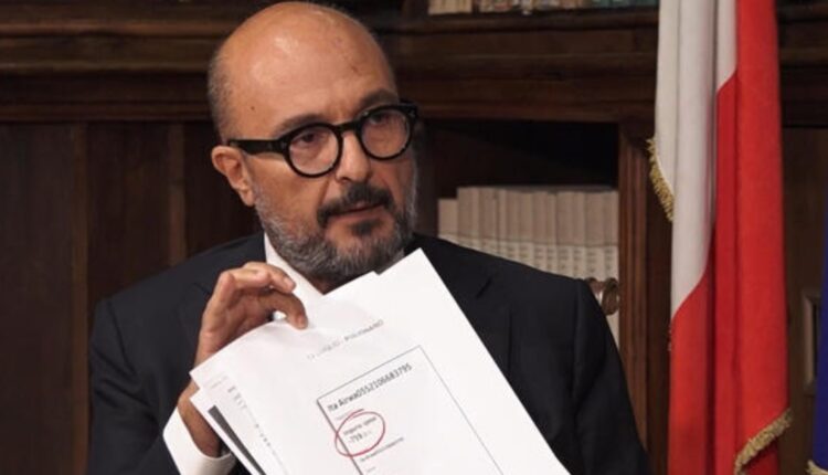 Gennaro Sangiuliano si difende in TV: “Non sono ricattabile, ho pagato tutto io”.