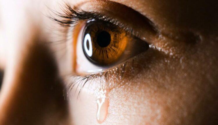 Napoli, 38enne arrestato dai Carabinieri: aggredisce moglie e suocera in strada, il figlio di 3 anni spettatore inerme