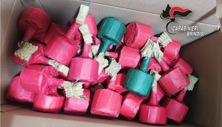 Francavilla Fontana (BR): Carabinieri arrestano un 47enne, sequestrato un arsenale di armi; trovati anche ordigni artigianali e stupefacenti