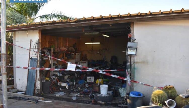 Galatina: sorpreso al volante di un auto rubata. 43enne arrestato per furto di auto, riciclaggio, porto di oggetti atti ad offendere e smaltimento non autorizzato di rifiuti