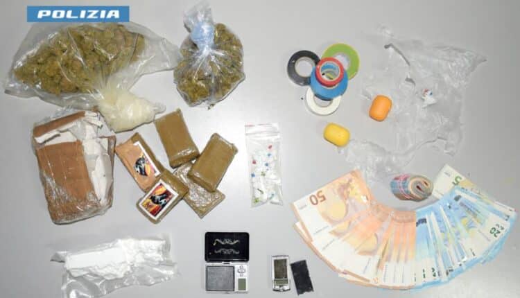 Lecce: Conducente spericolata scoperta detenere più di 1kg di stupefacenti, arrestata