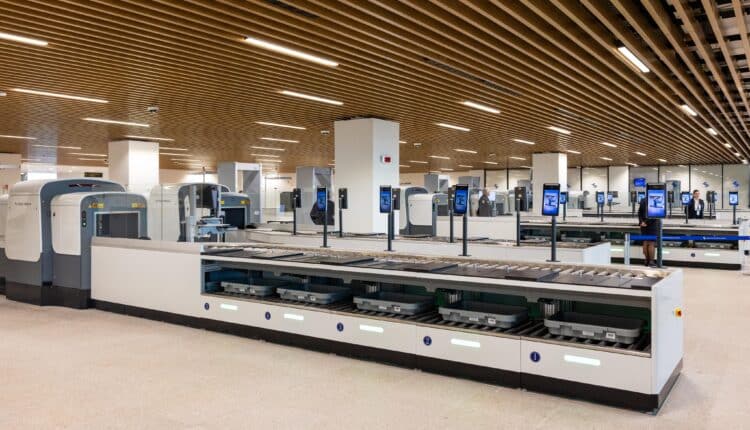 Aeroporto di Verona, nuovo terminal passeggeri: presenti all'inaugurazione Luca Zaia, Paolo Arena e Alessandra Bonetti