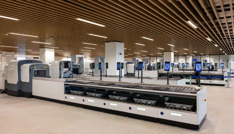 Aeroporto di Verona, nuovo terminal passeggeri: presenti all'inaugurazione Luca Zaia, Paolo Arena e Alessandra Bonetti