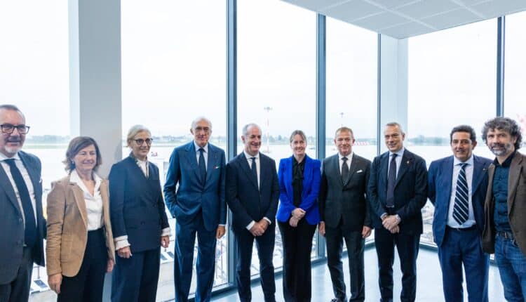 Aeroporto di Verona, nuovo terminal passeggeri: presenti all'inaugurazione Luca Zaia, Paolo Arena e Alessandra Bonetti