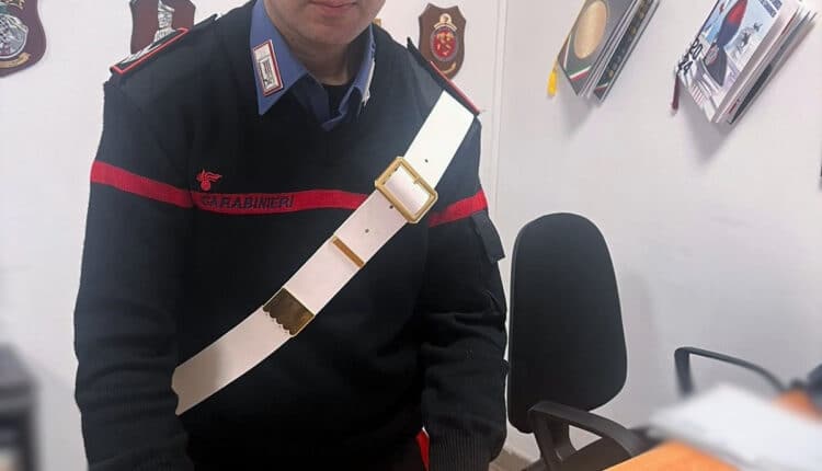 Bologna: trovati in possesso di un coltello a serramanico di 20 centimetri e alcuni grammi di marijuana. Denunciati dai Carabinieri