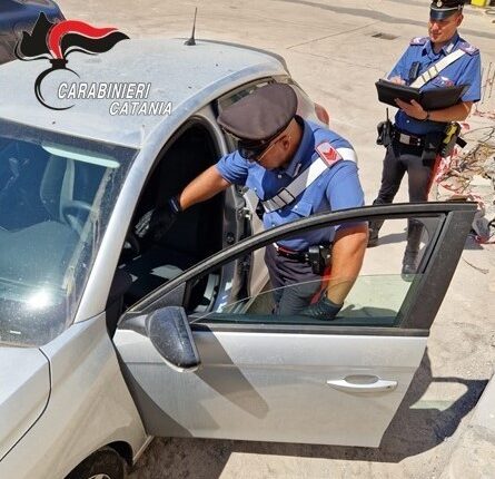 Acireale: scoperto a spacciare nel parcheggio, pusher arrestato dai Carabinieri.