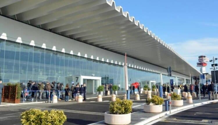 Atterrato a Roma il primo volo charter con connazionali dal Libano