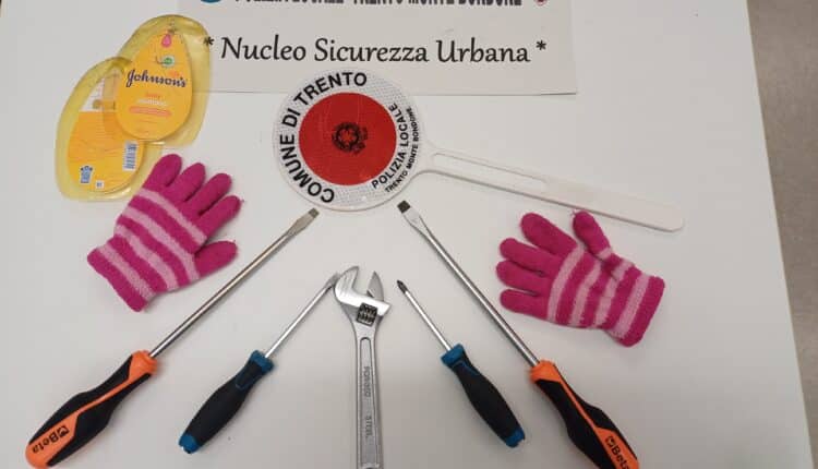 Bolghera (Trento), la Polizia Locale ferma 2 minori in possesso di attrezzi da scasso